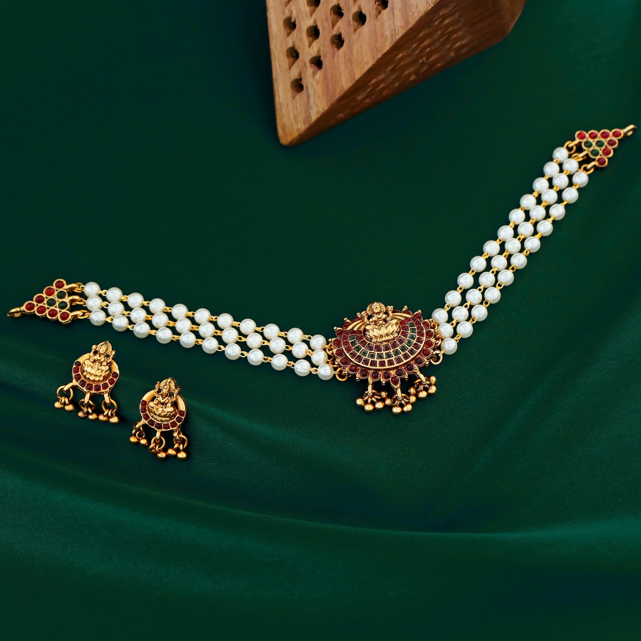 Aadilakshmi 3 Layer Pearled Choker With Earring