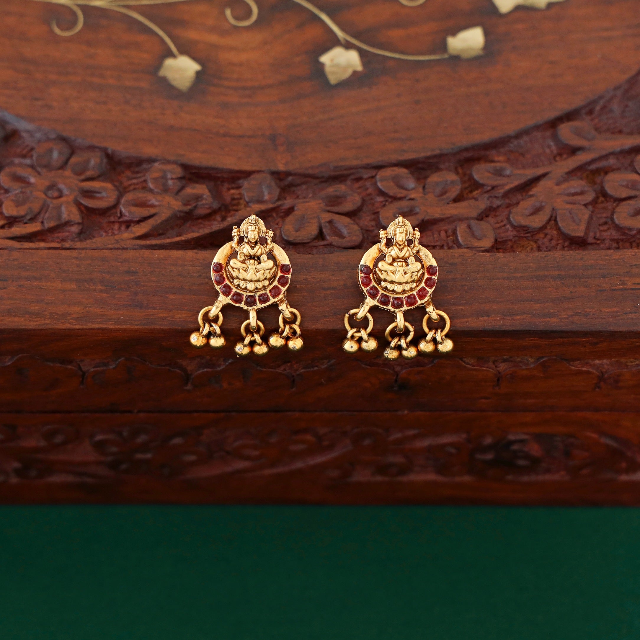 Aadilakshmi 3 Layer Pearled Choker With Earring