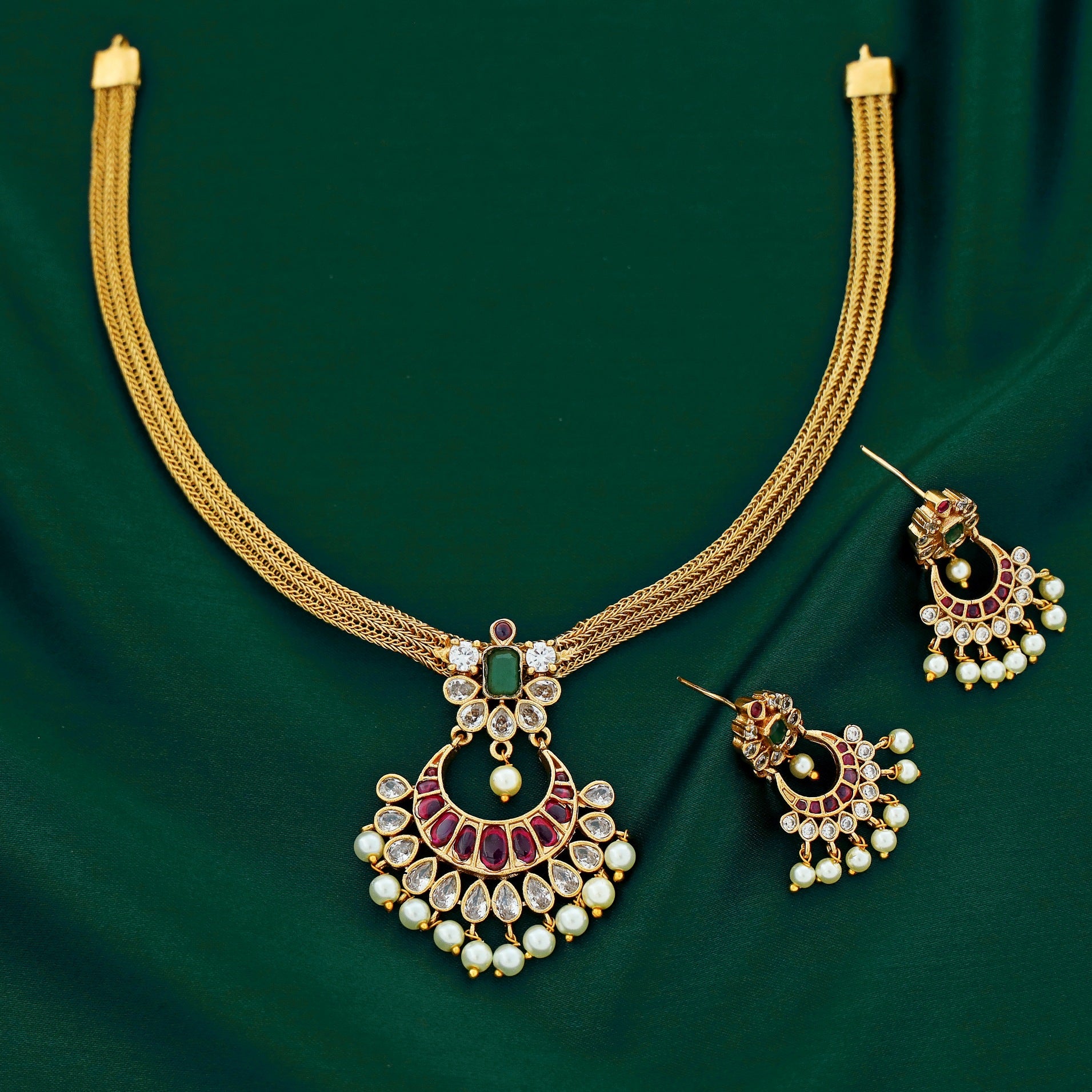 Chandrabha Pearl Short Neckpiece with Earring