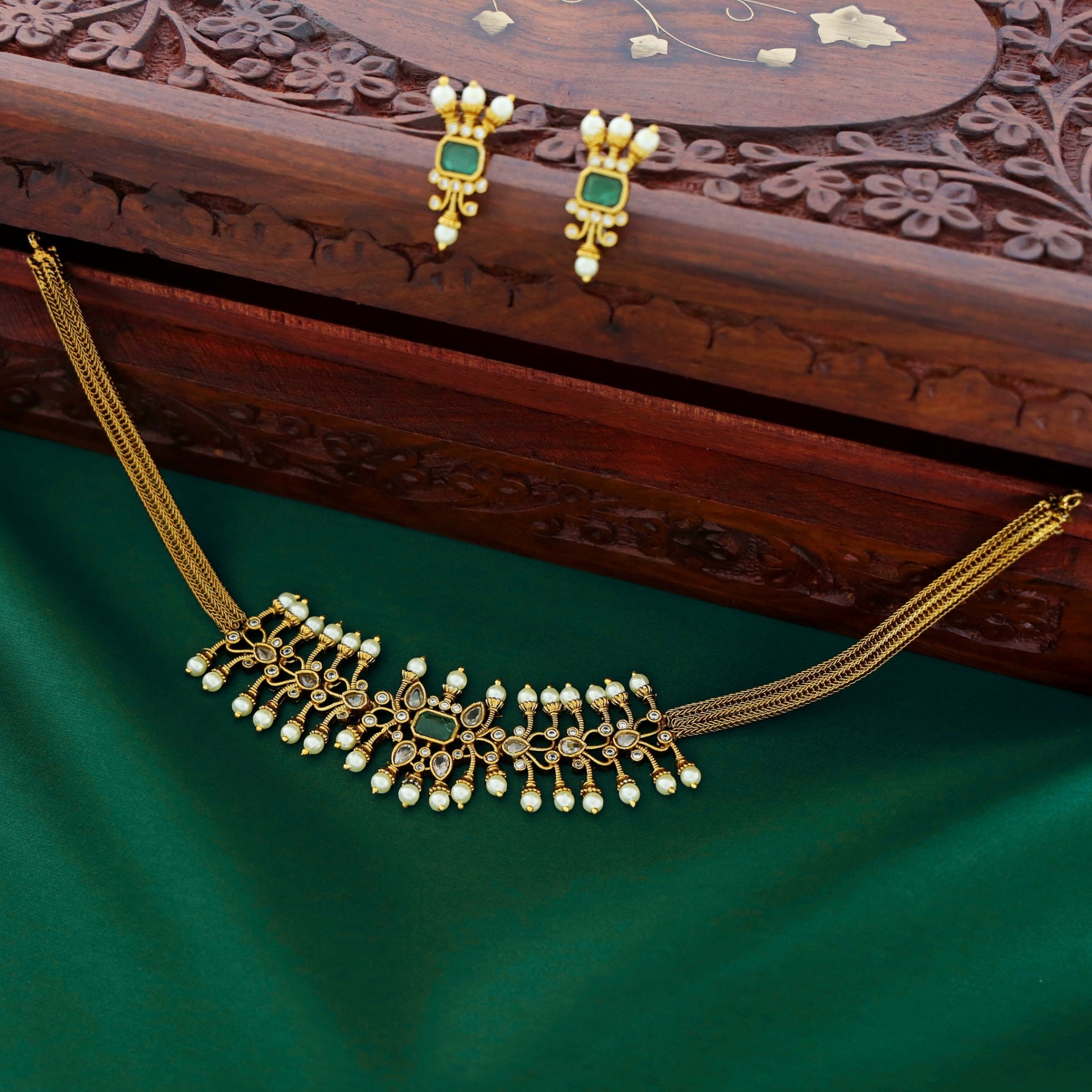 Prarthana Pearl Choker with Earring