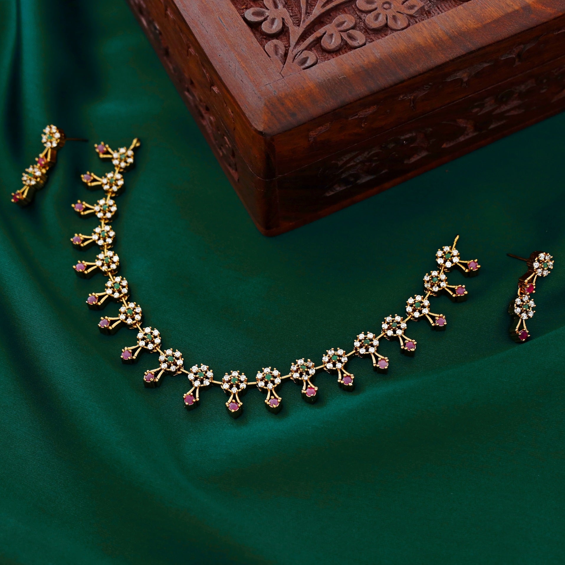 Saanjh Neckpiece with Earring