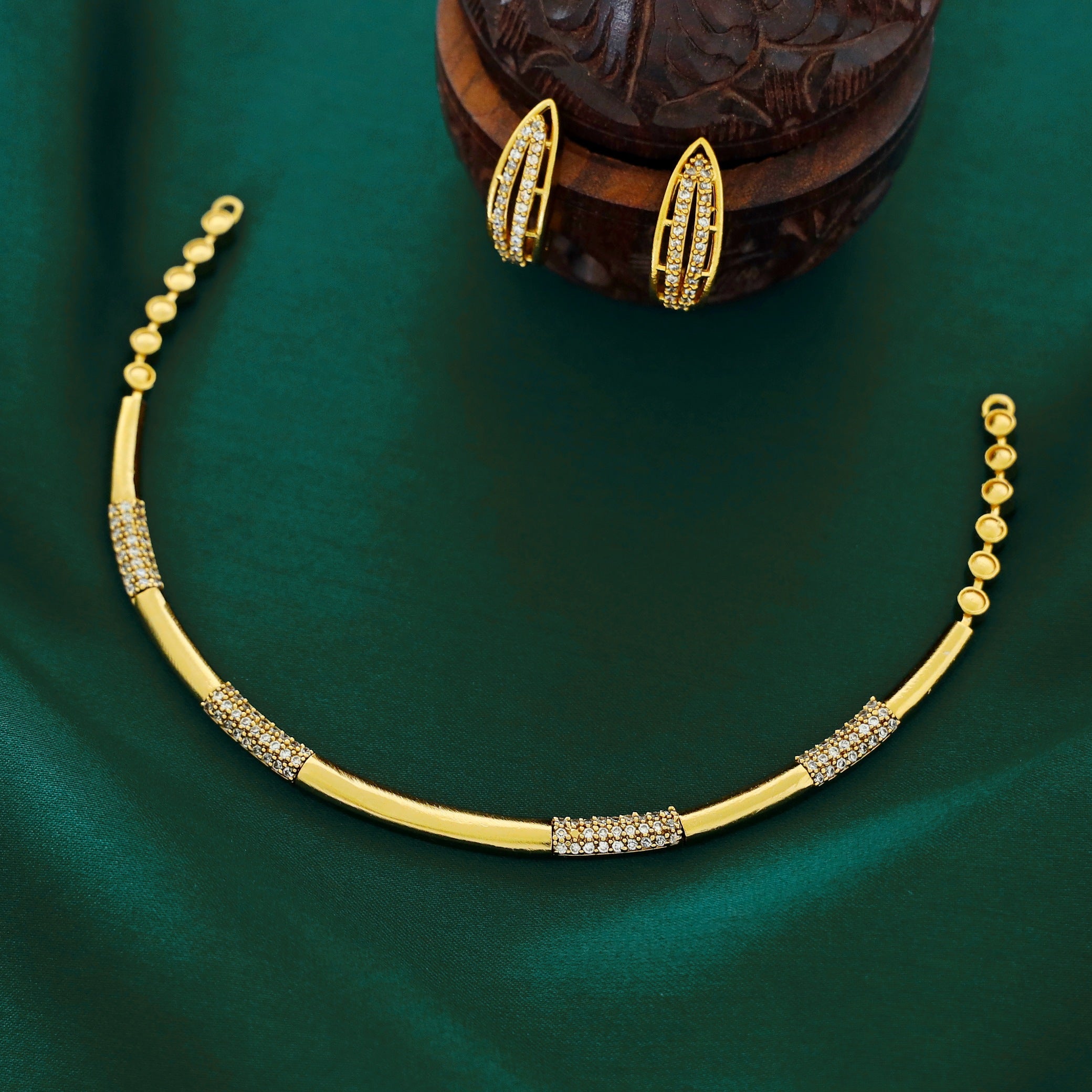 Dharmik Neckpiece with Earring