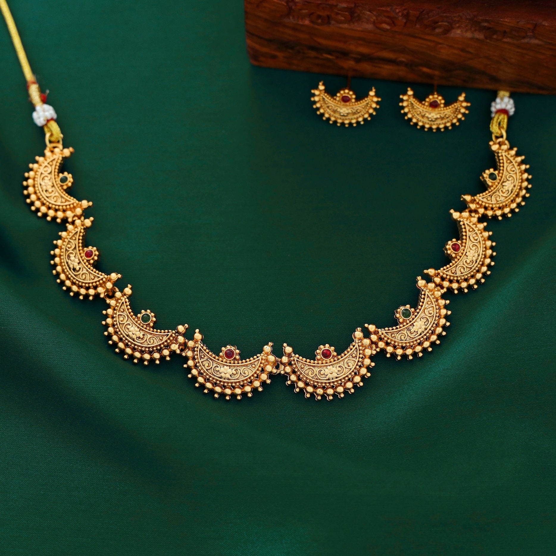 Pranava Chandra Neckpiece with Earring