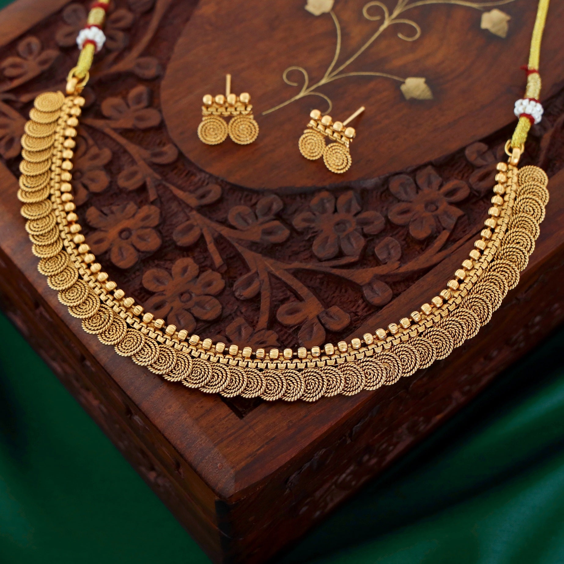 Gauri Spiral Traditional Neckpiece With Earring