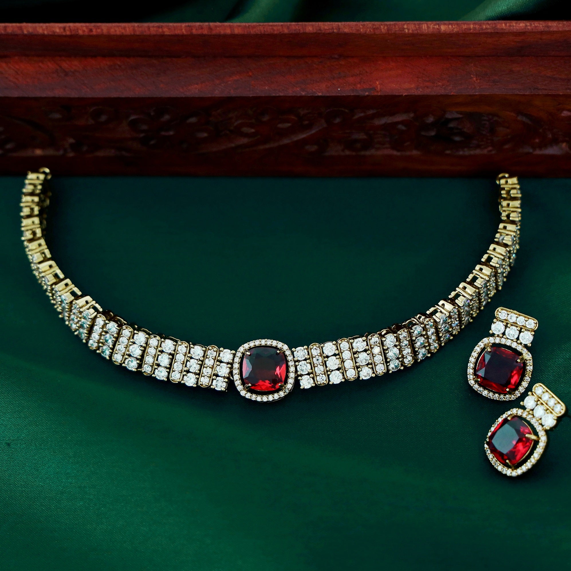 Mila Glossy AD Stone Cluster Neckpiece With Earring