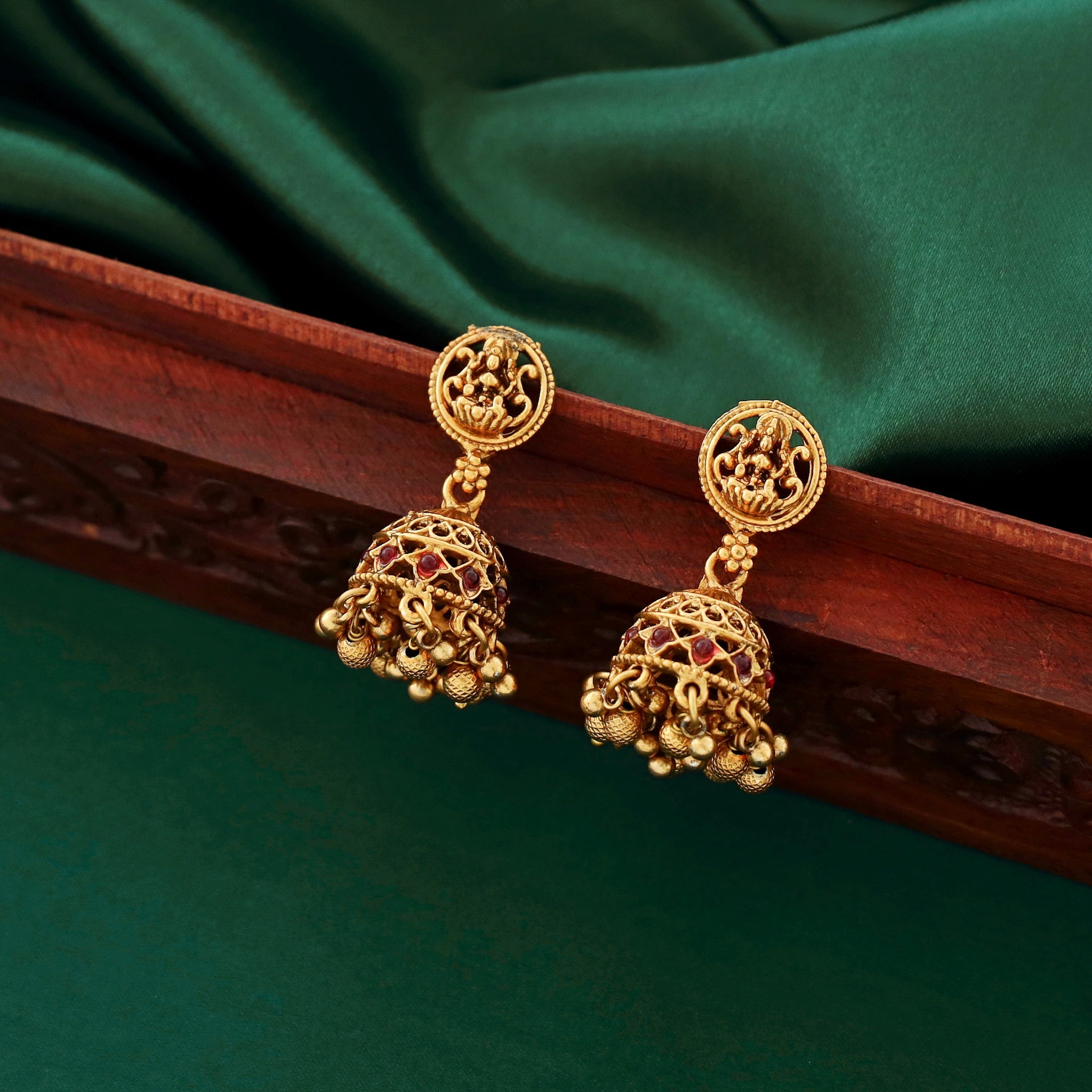 Basanti Golden Pearl Lekshmi Neckpiece With Jhumka