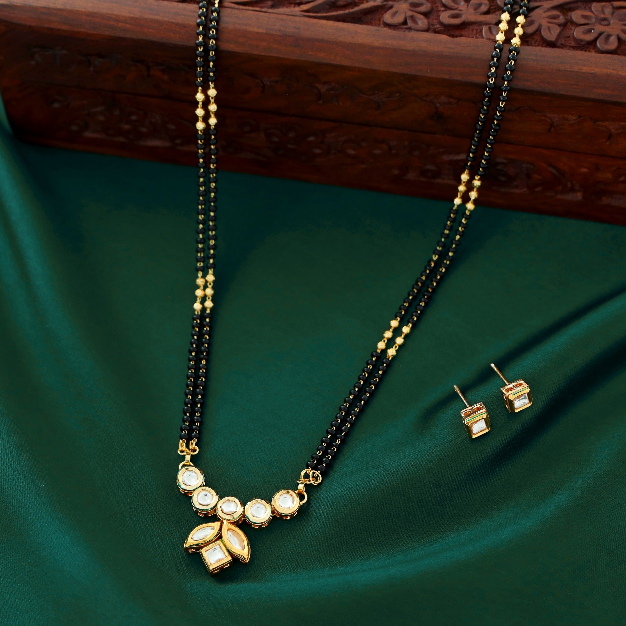 Naira Leafy Kundan Mangalsutra With Stud
