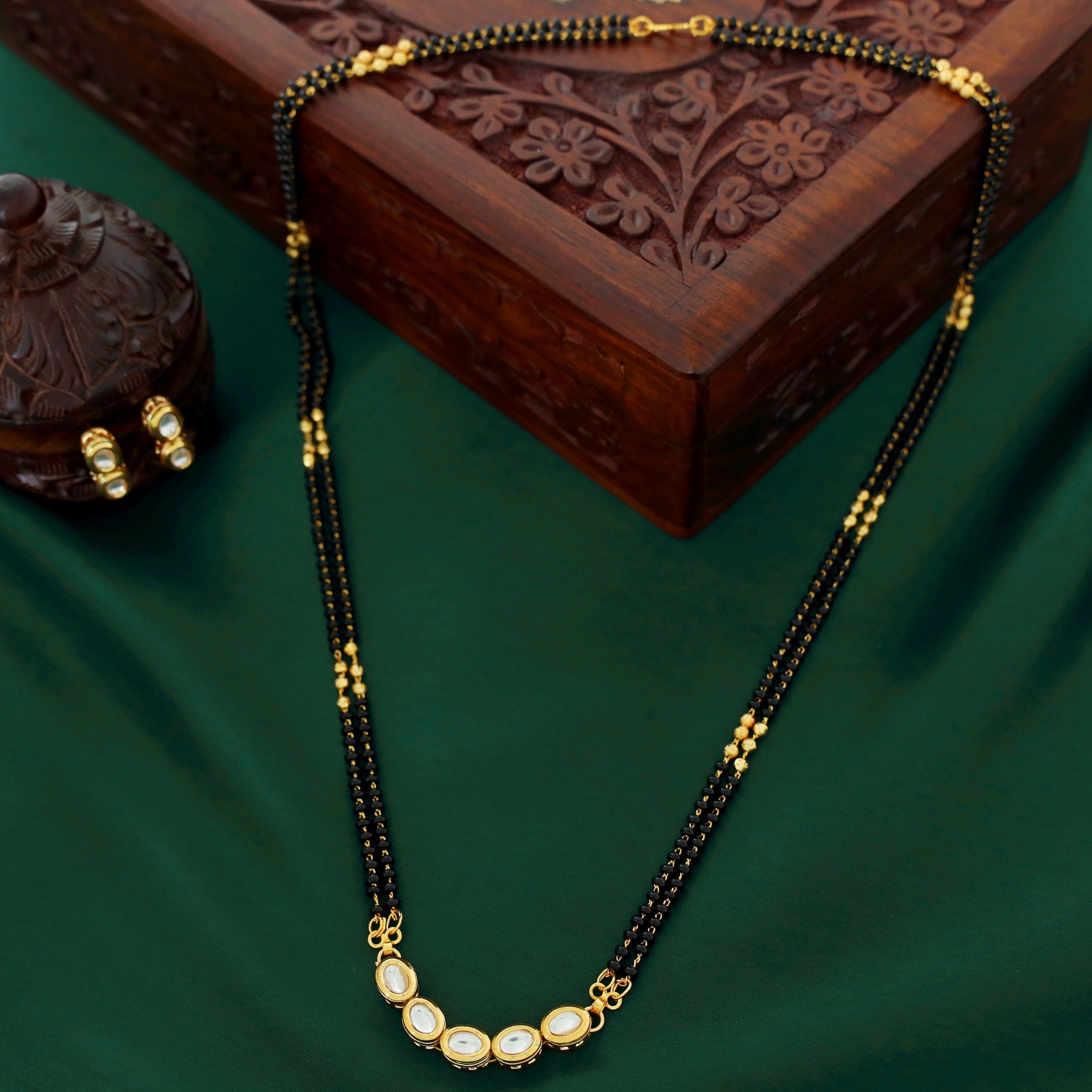 Naira Kundan Mangalsutra With Earring