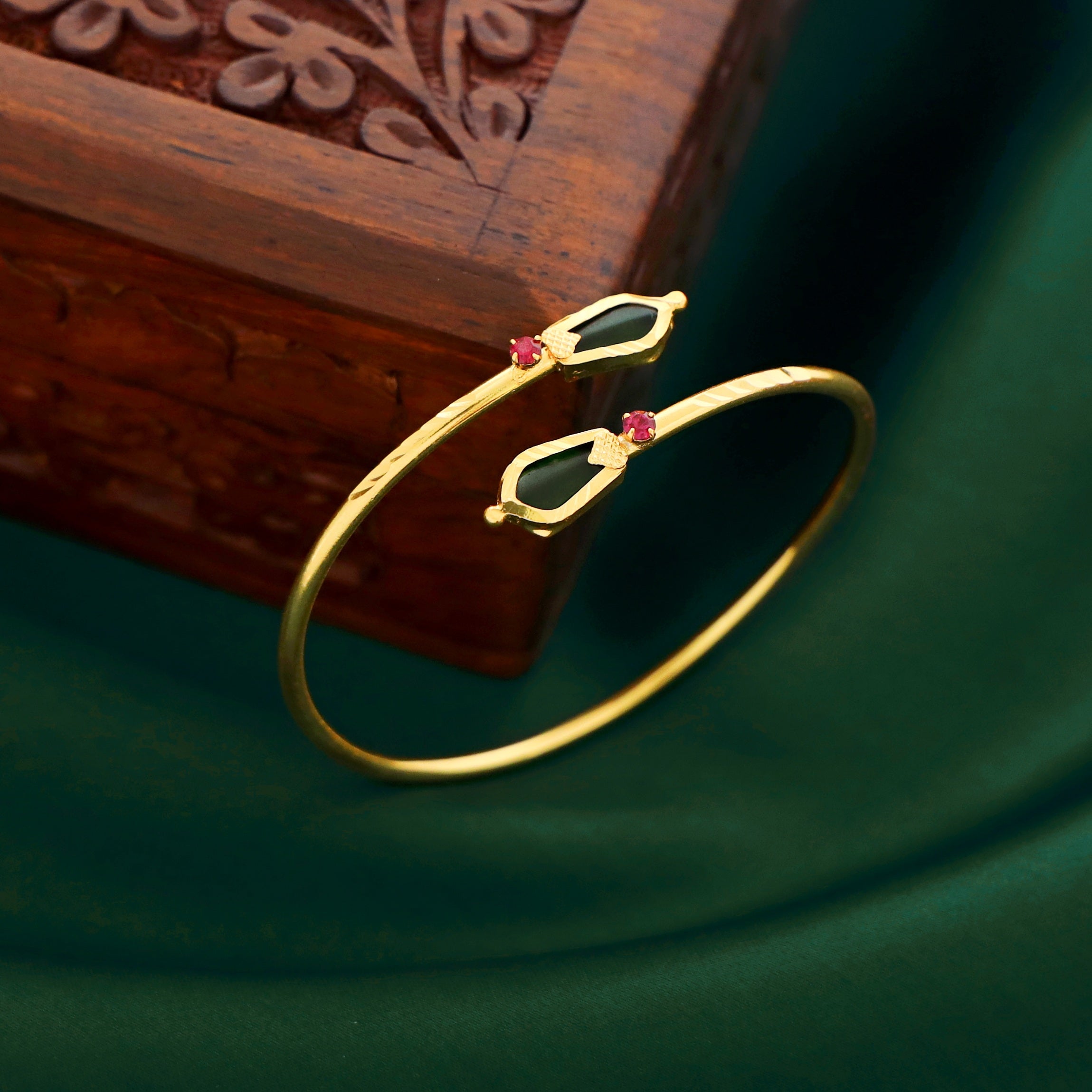 Amyra Adjustable Bangle