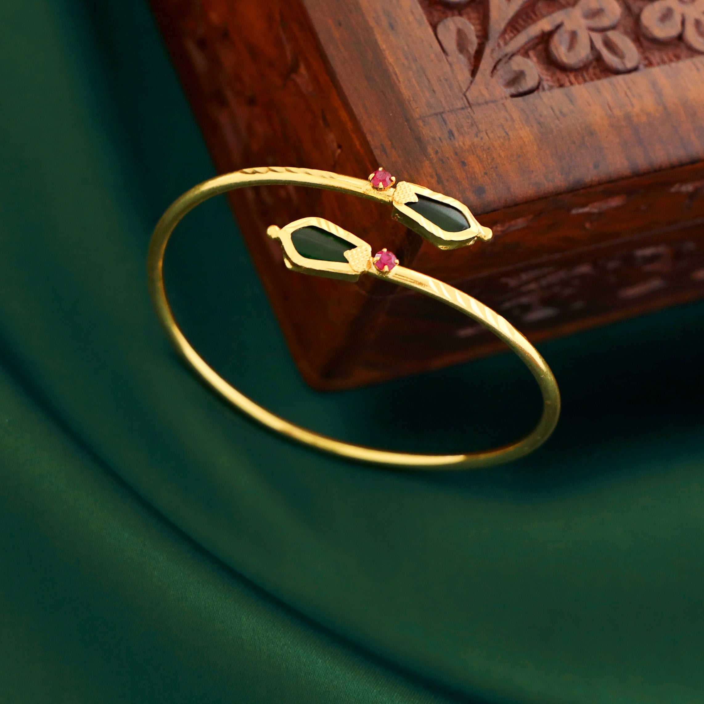 Amyra Adjustable Bangle