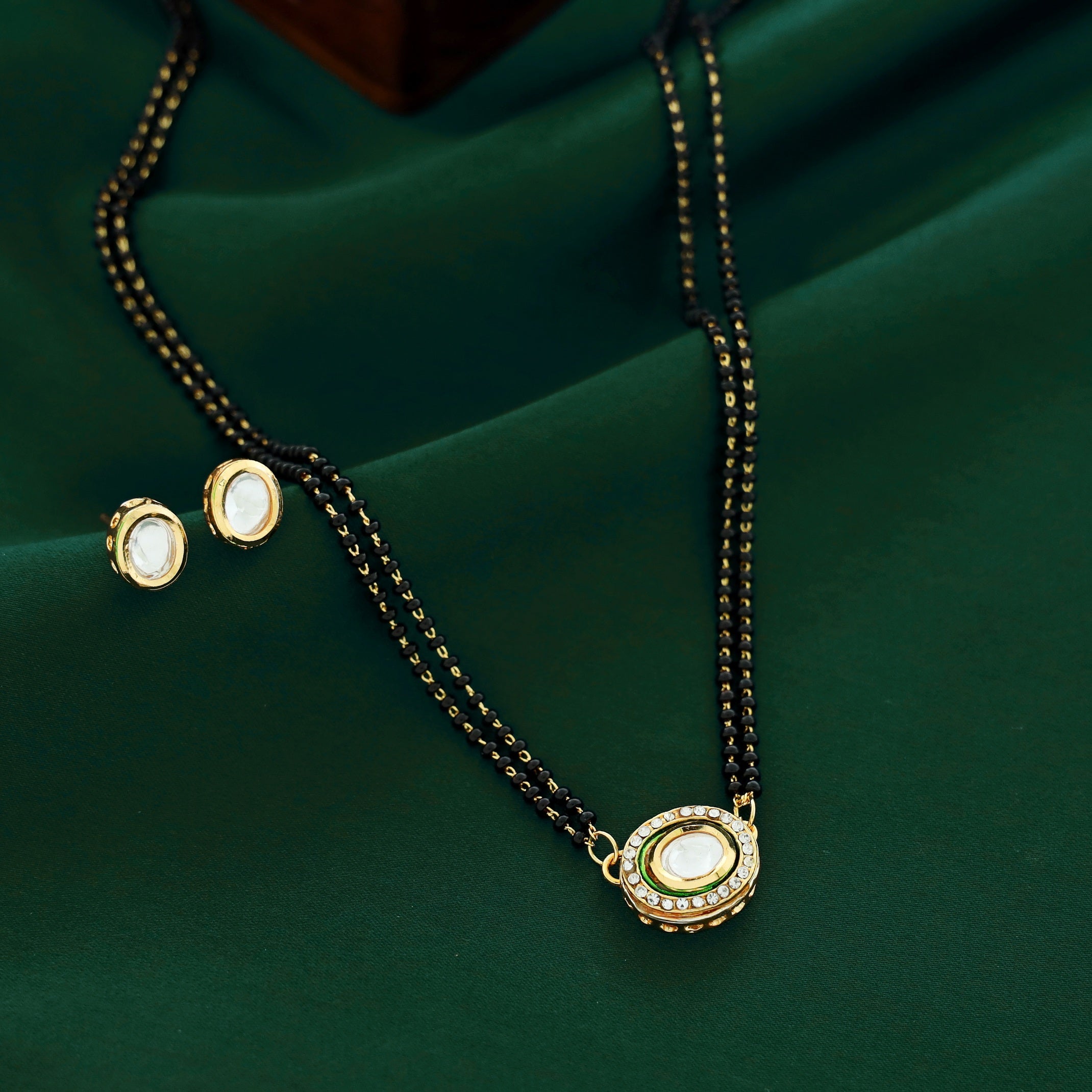 Nithya Kundan Mangalsutra Neckpiece With Stud