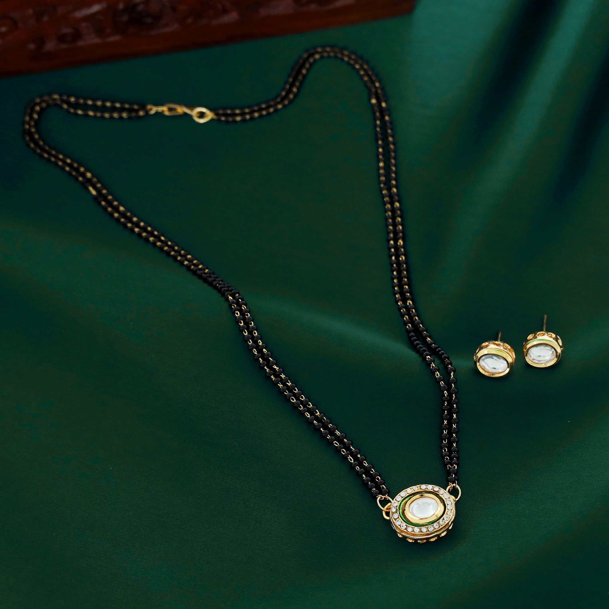 Nithya Kundan Mangalsutra Neckpiece With Stud