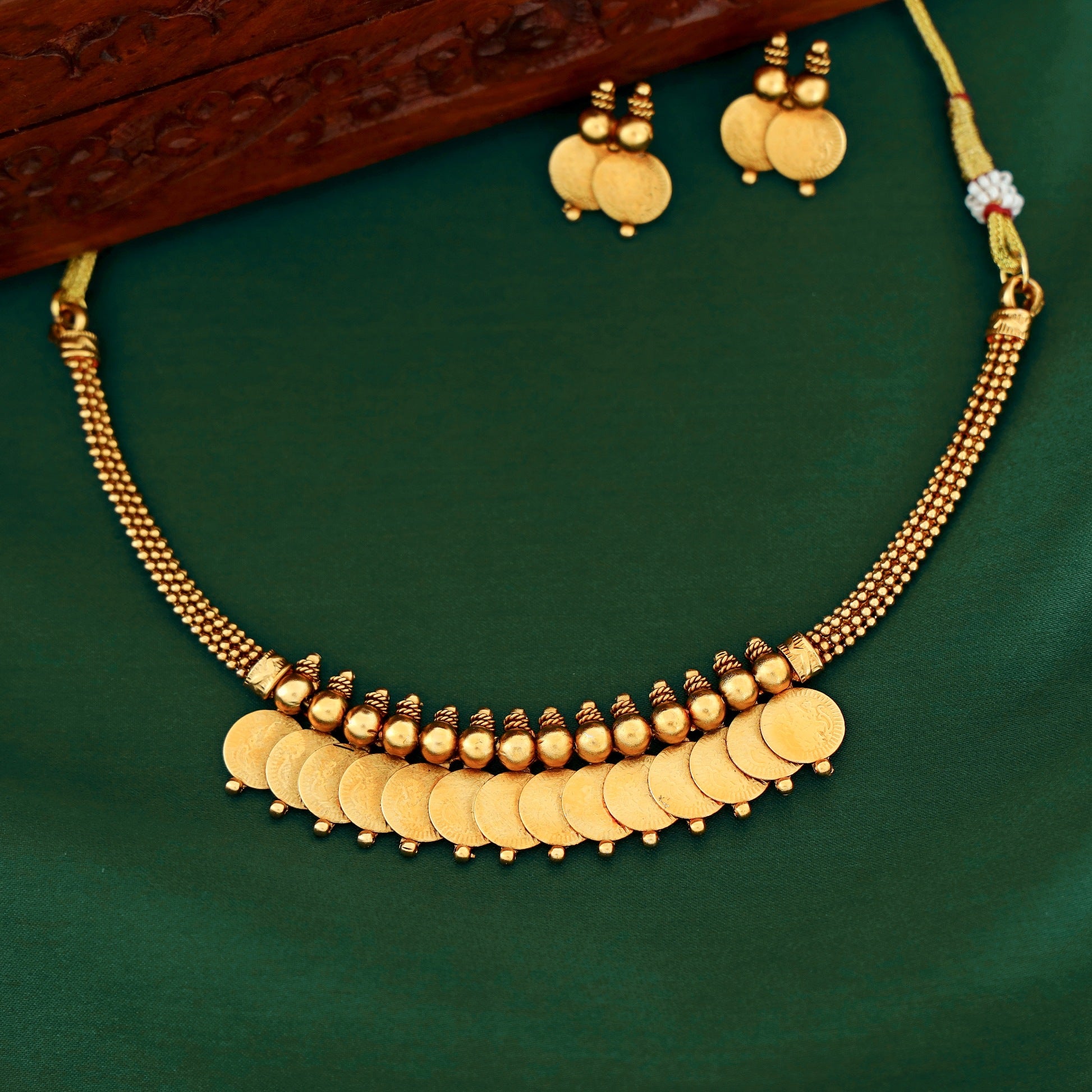 Lekshmi Devi Kashi Neckpiece with Earring