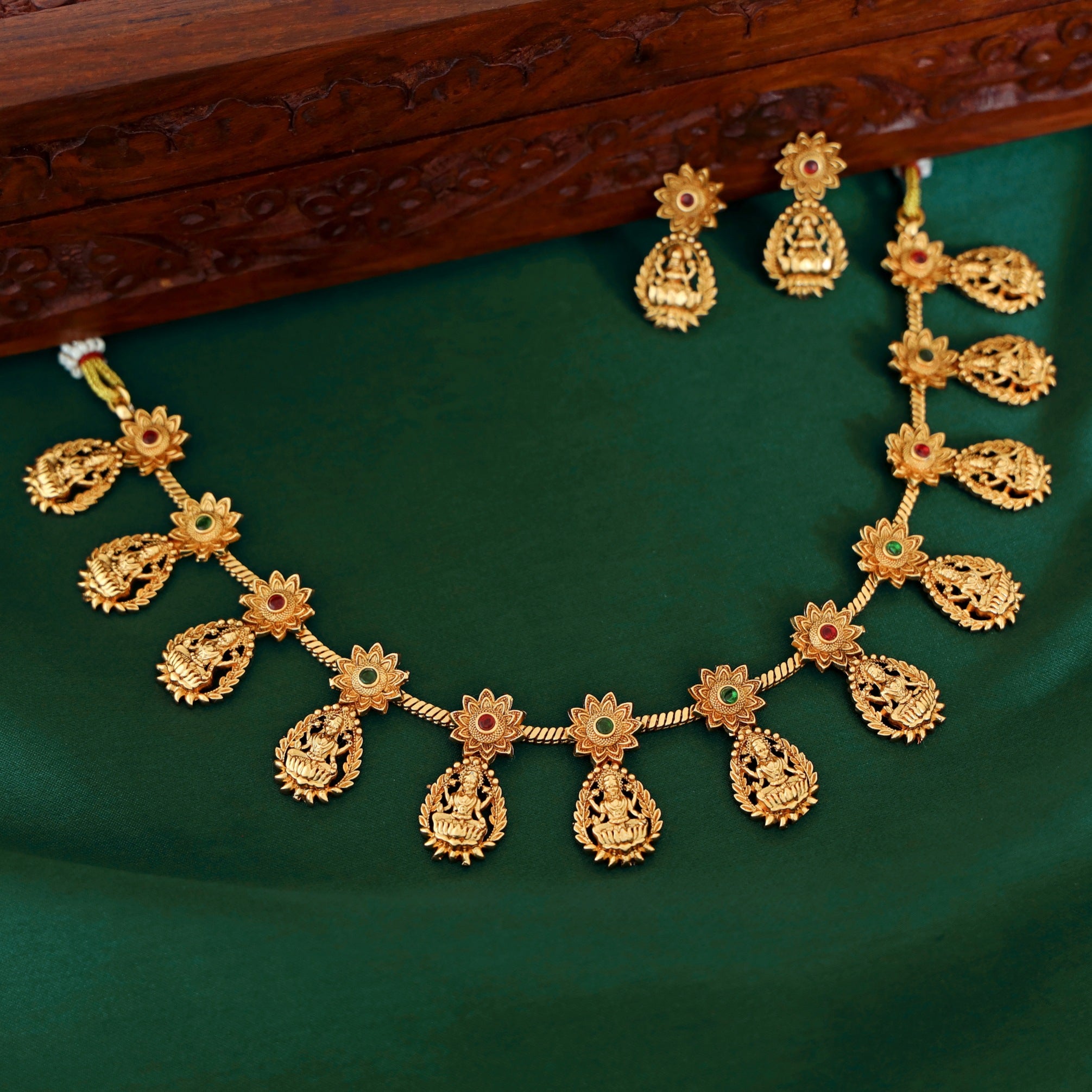 Mahika Golden Flower Lekshmi Short Neckpiece With Earring