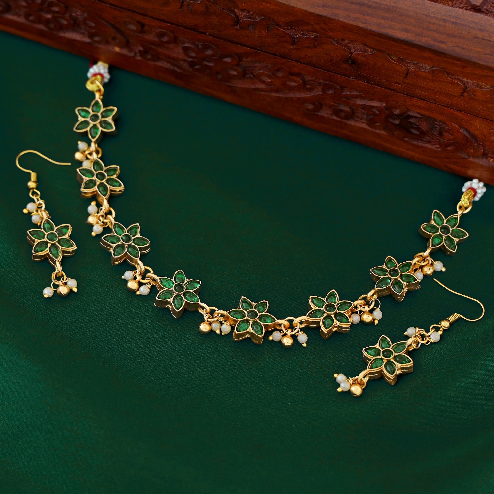 Dhala Padma Pearl Reversible Neckpiece With Drop Earring