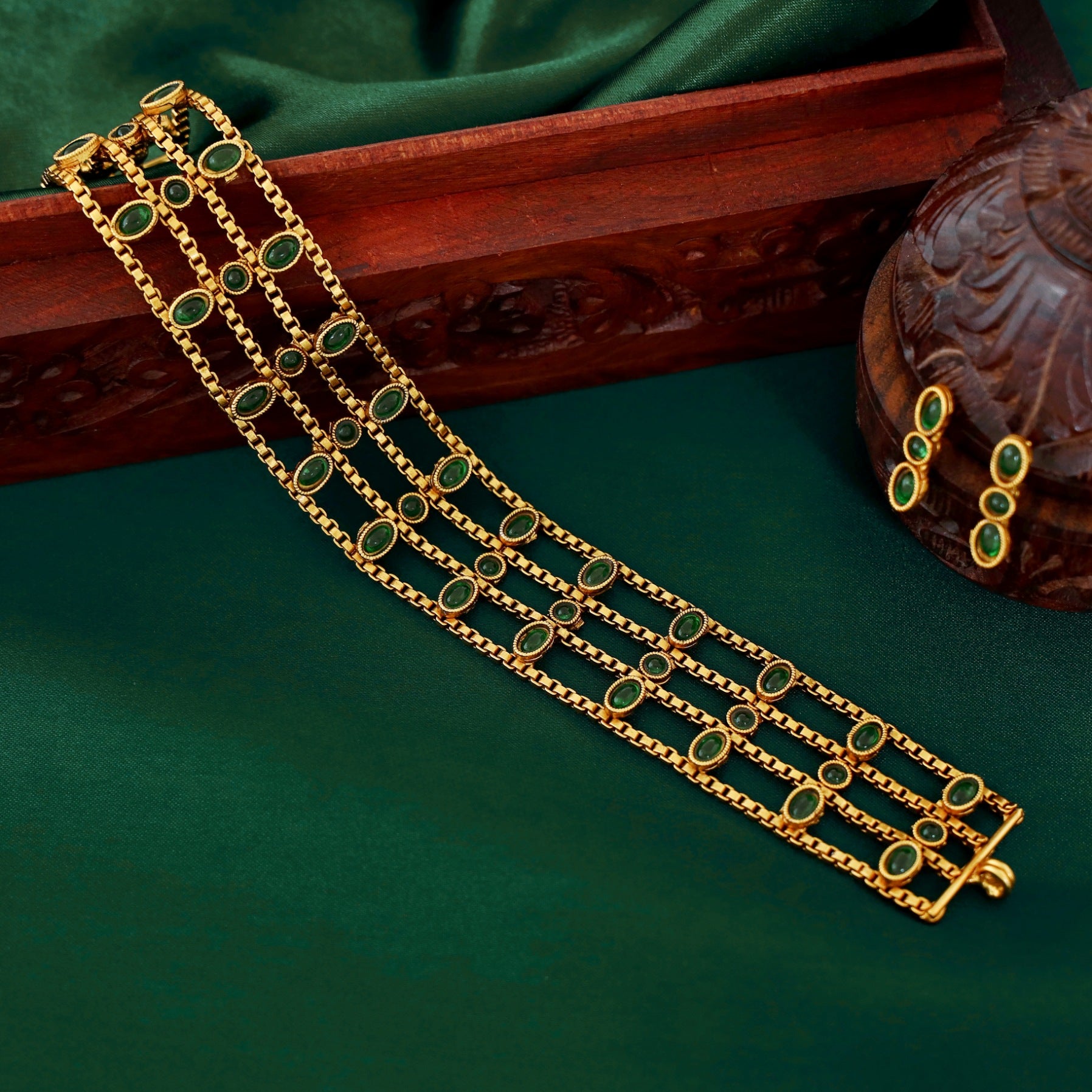 Chitra 4 Layer Oval kemp Stone Choker With Earring