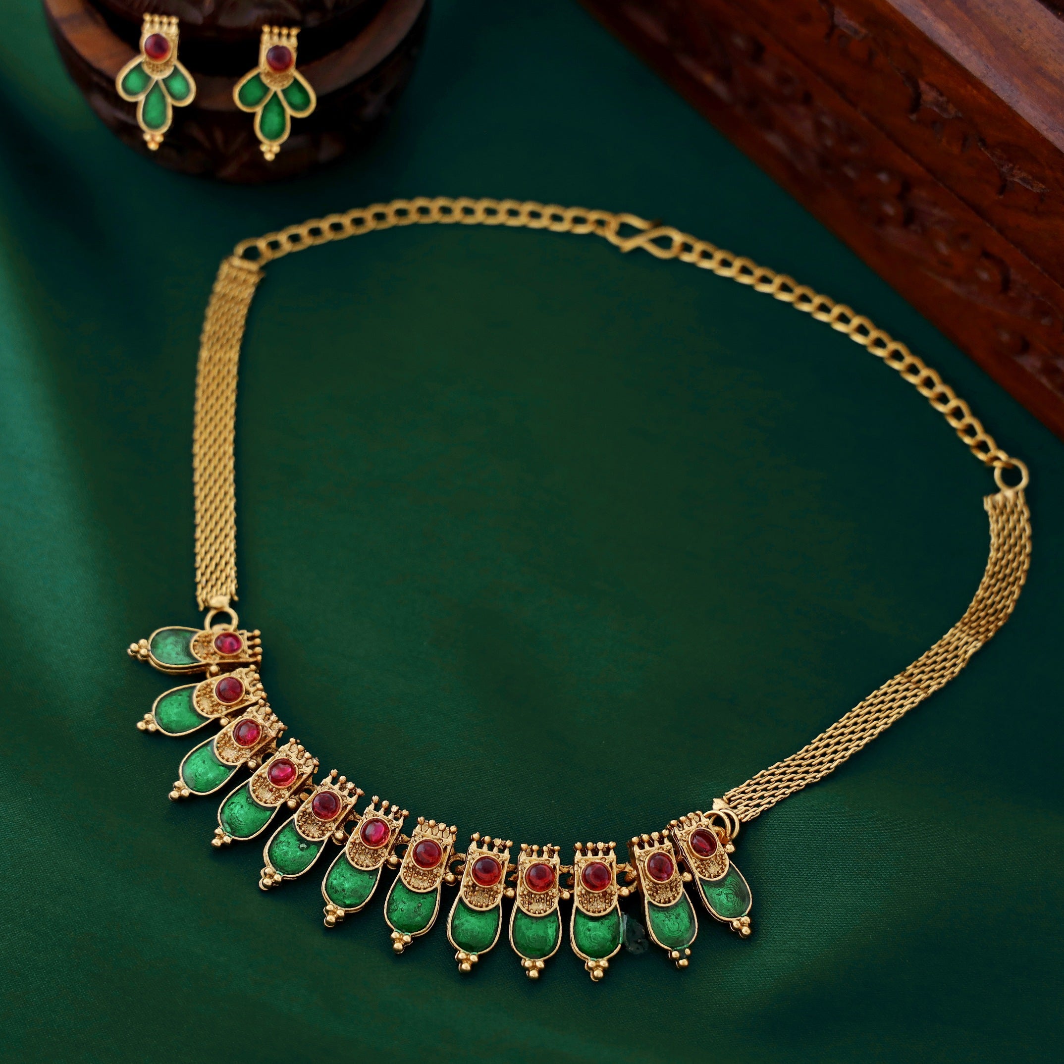 Mahiya Enamel Circle Stone Neckpiece With Earring