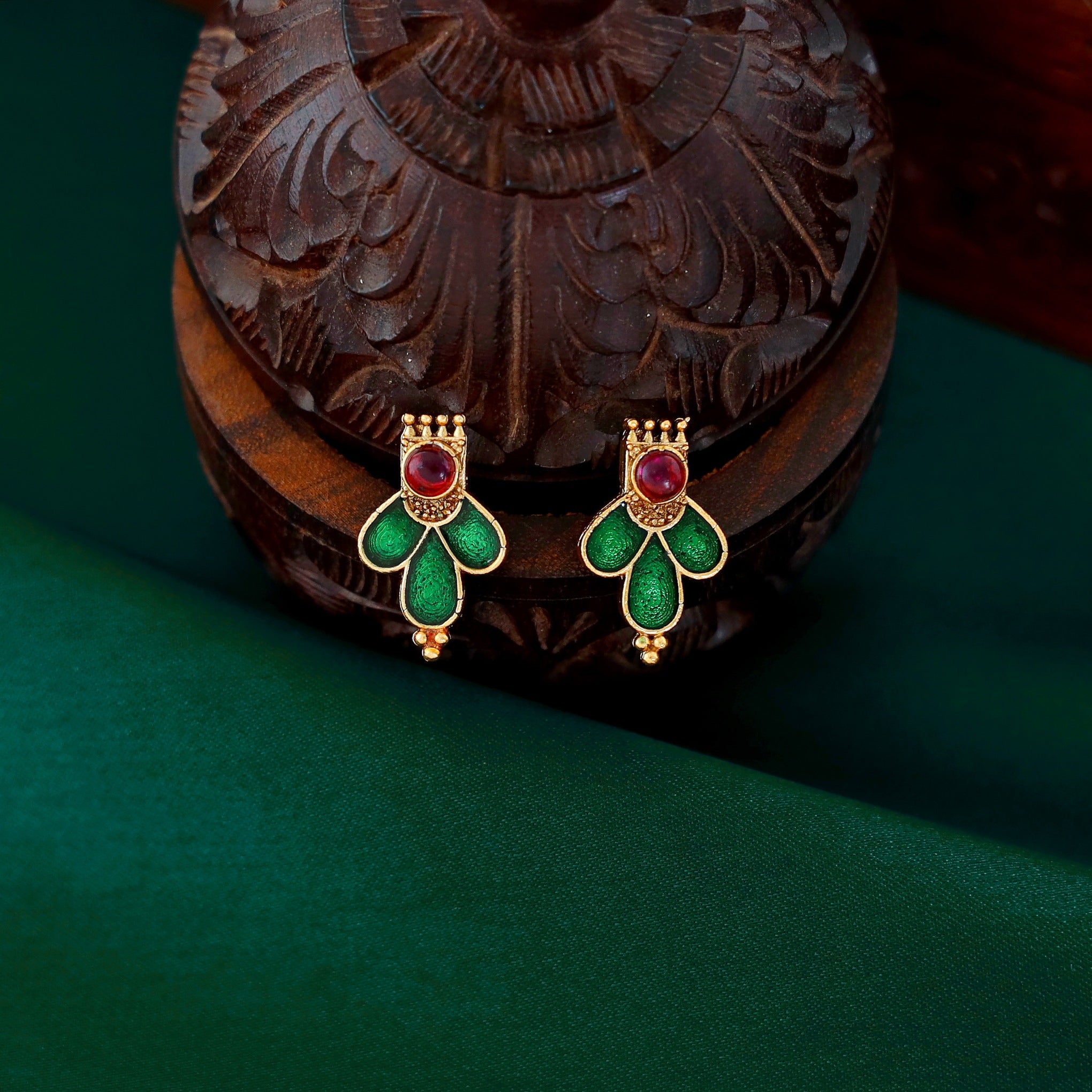 Mahiya Enamel Circle Stone Neckpiece With Earring
