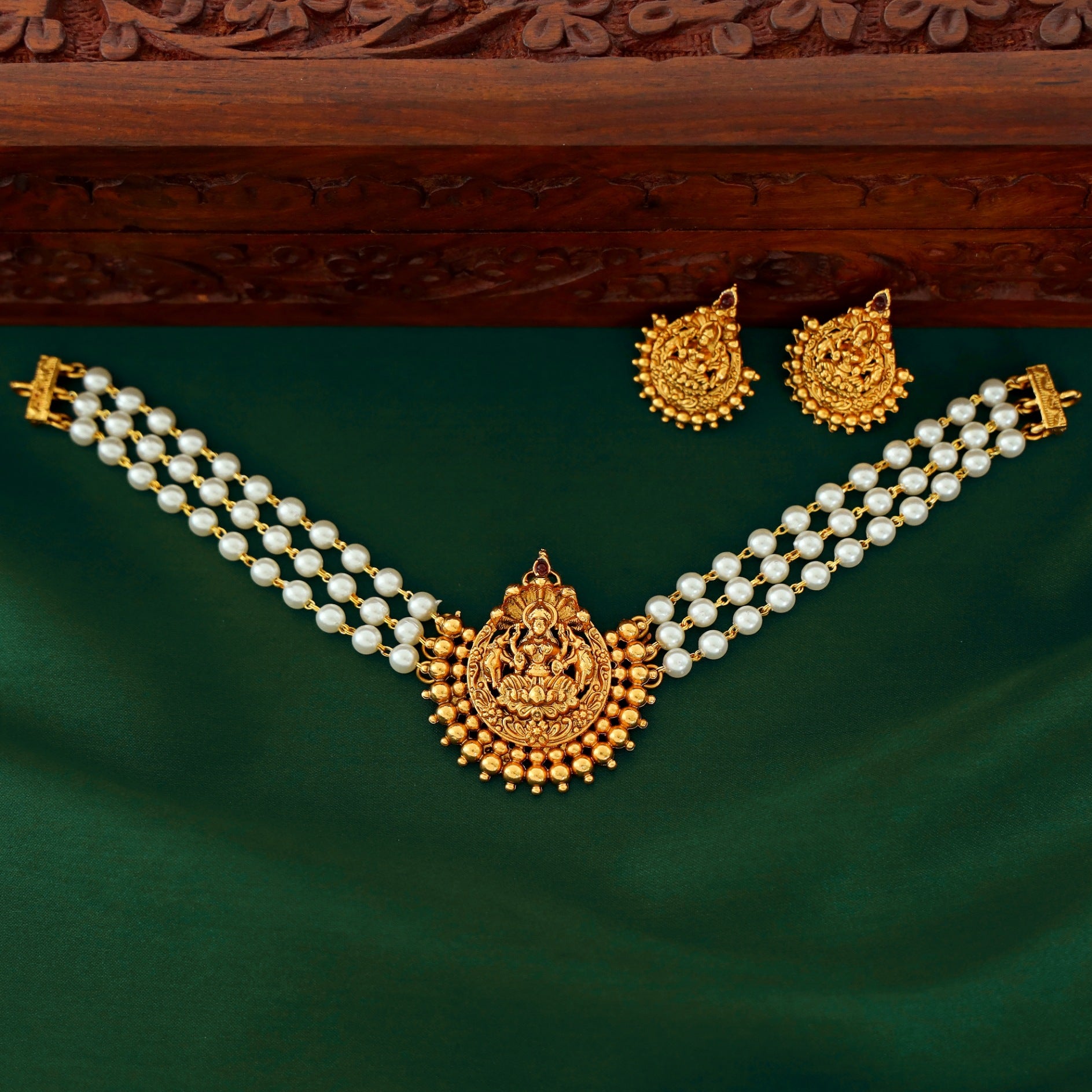 Damayanti 3 layer Pearl Lakshmi Choker With Earring