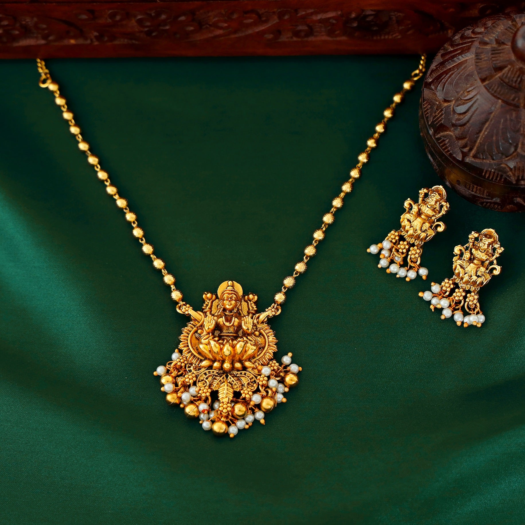 Medhavini Golden Lakshmi Pearl Neckpiece With Earring