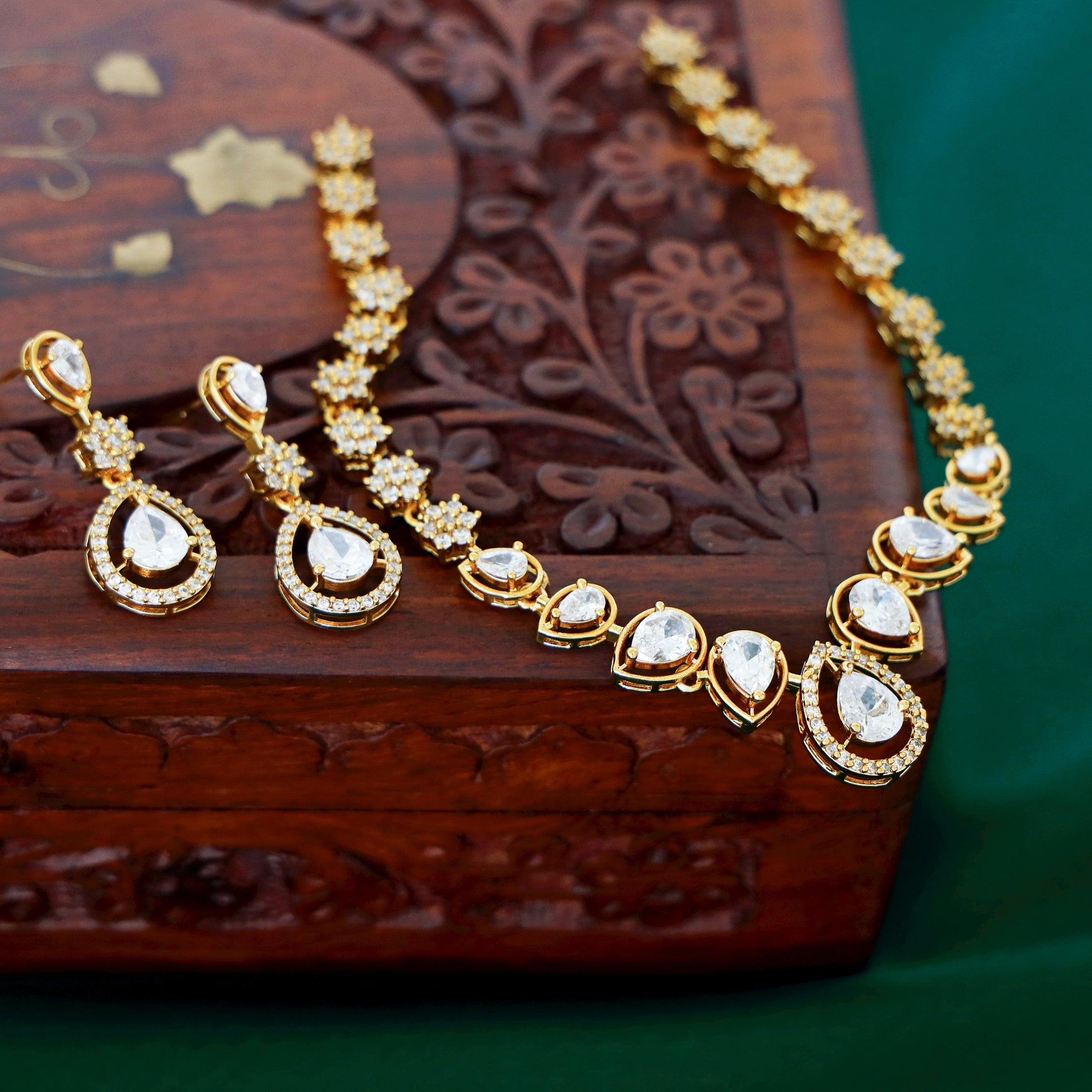 Paramatmika AD Stone Neckpiece With Earring