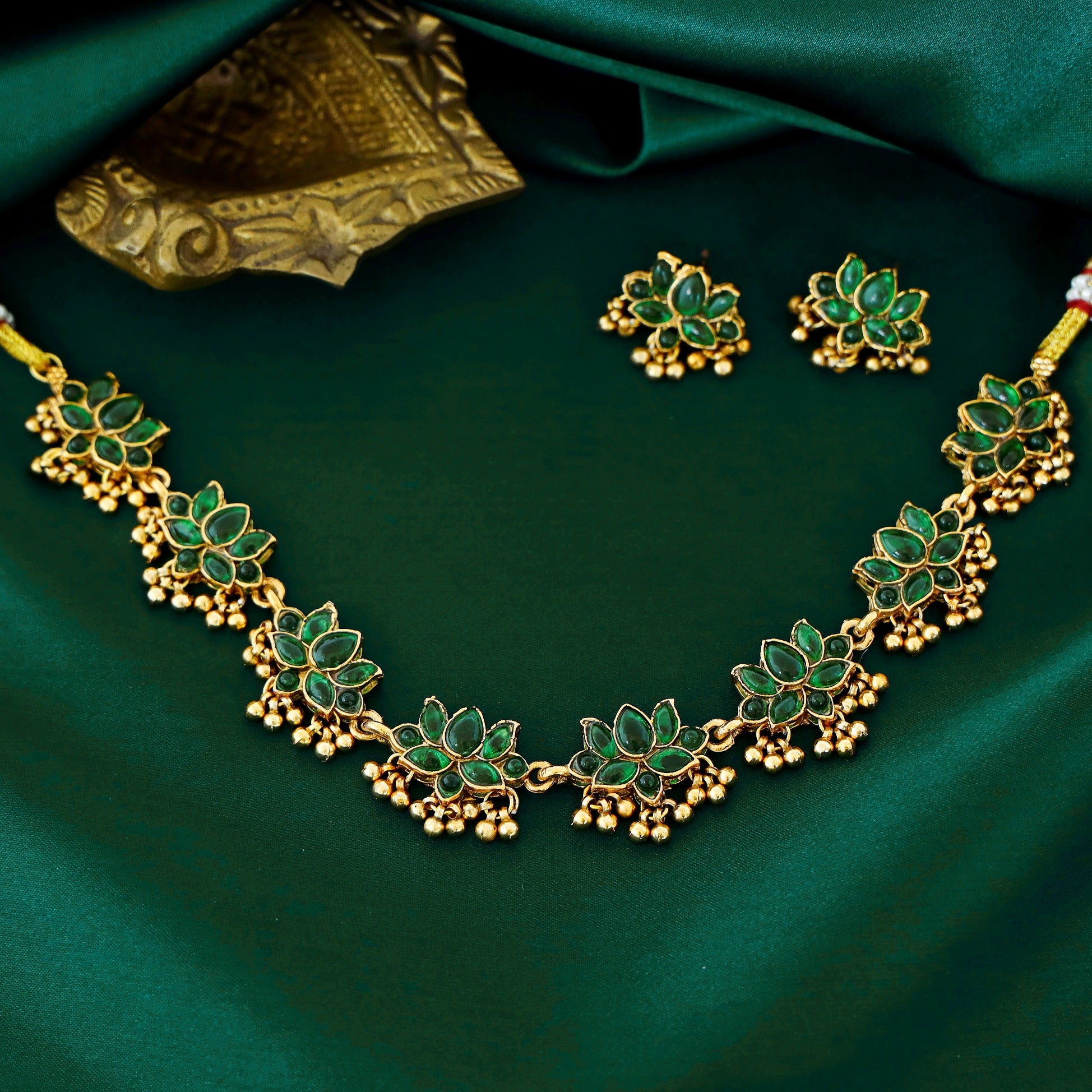Prakruti Lotus Neckpiece With Earring