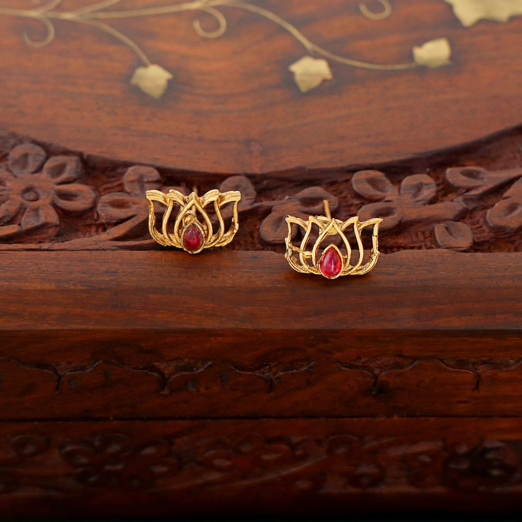 Bhumika Lotus Short Neckpiece With Earring
