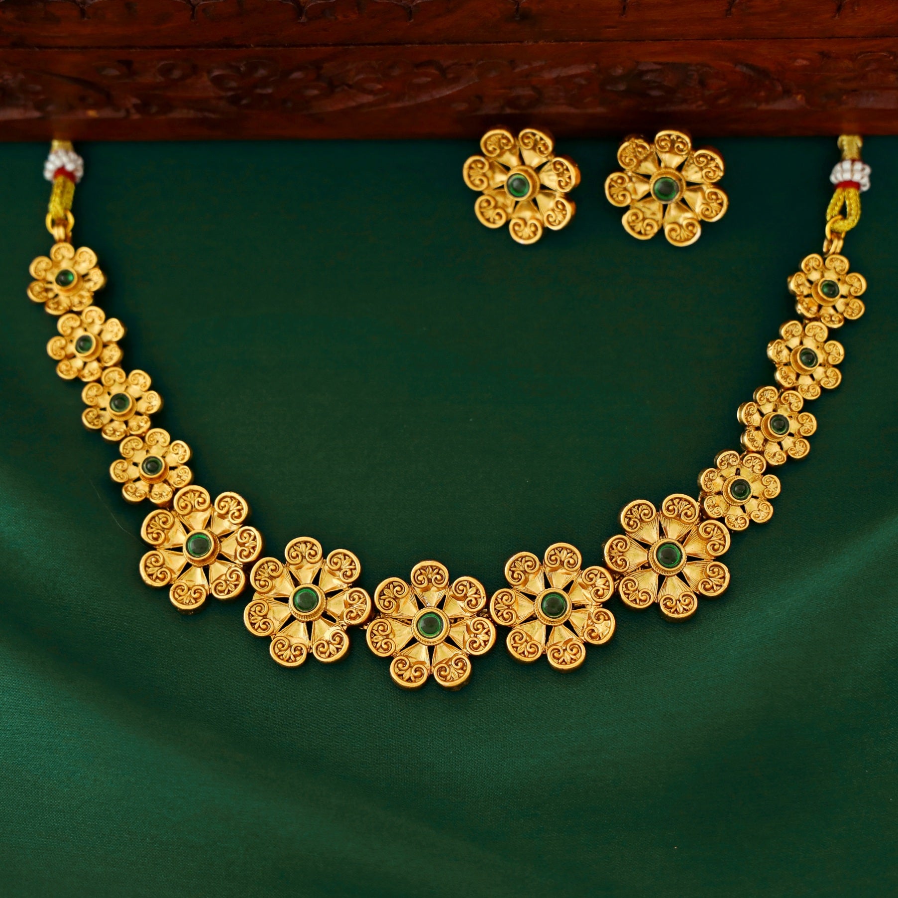 Gaurika Floweret Neckpiece With Flower Stud