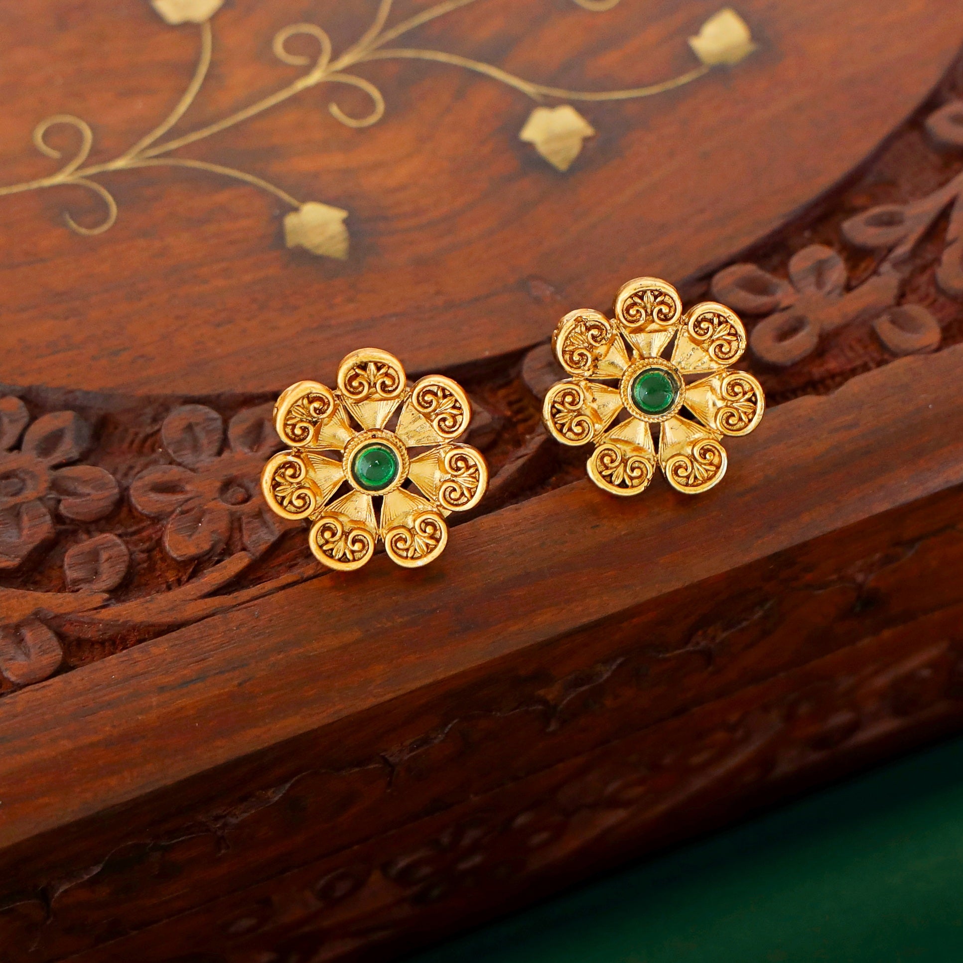 Gaurika Floweret Neckpiece With Flower Stud