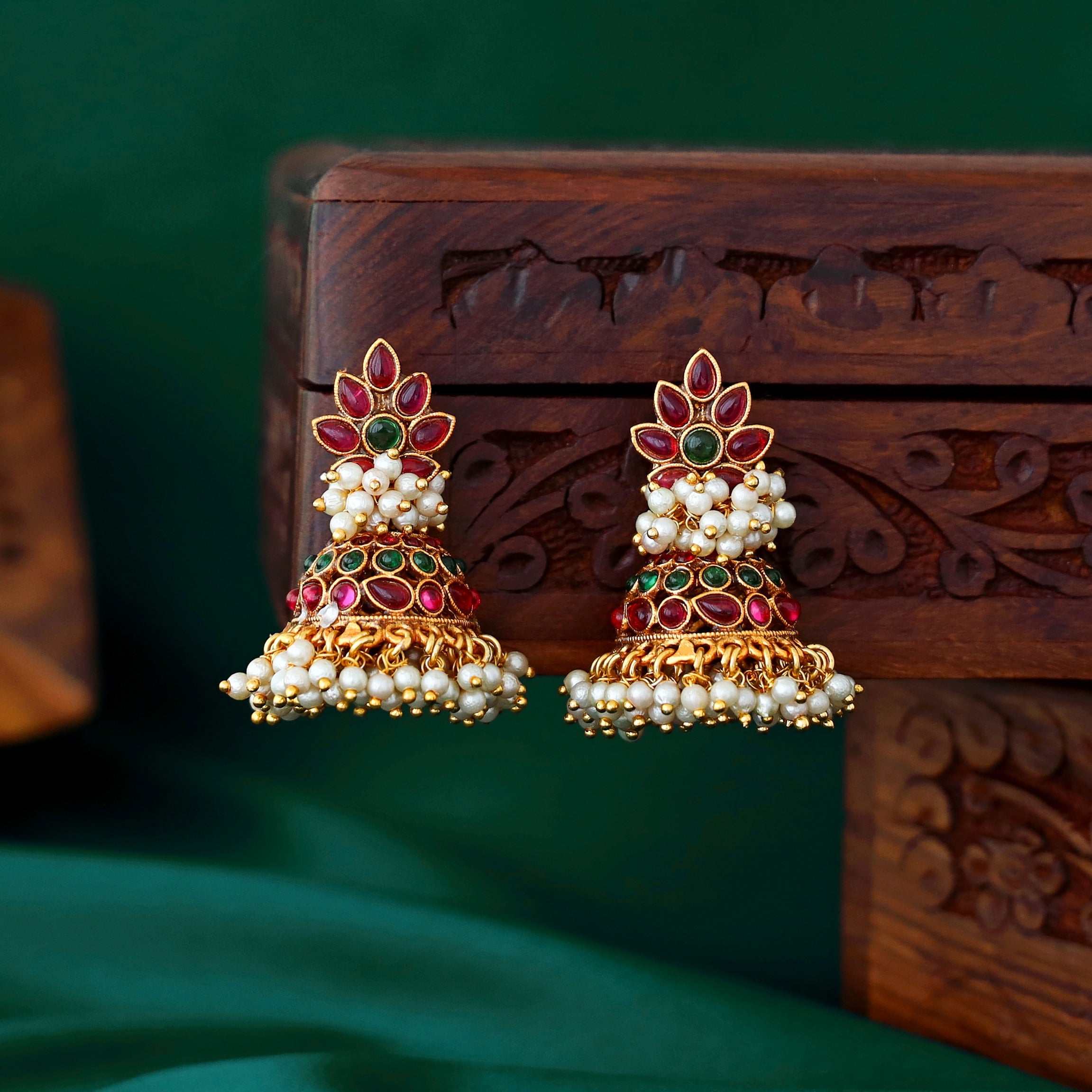 Neha Cluster Pearl Jhumka