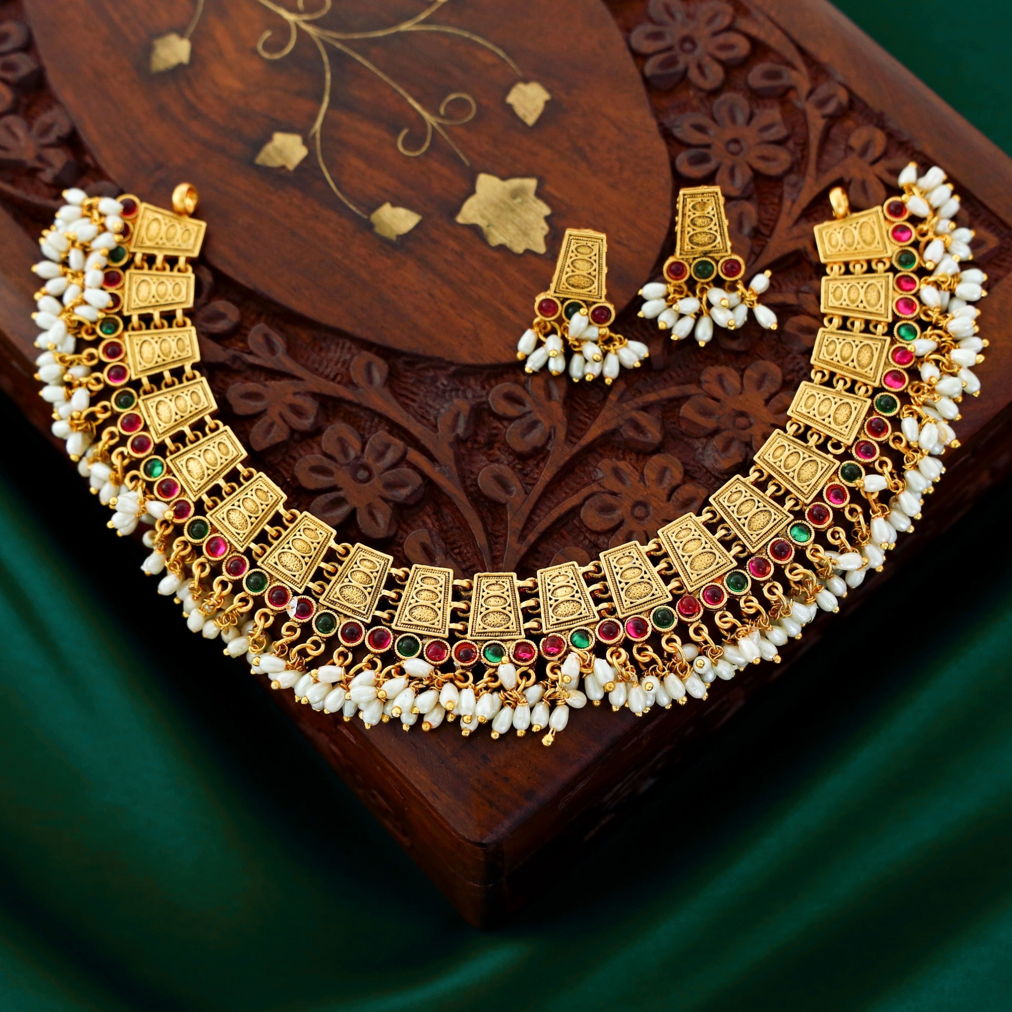 Anushka Rice Pearl Neckpiece With Earring