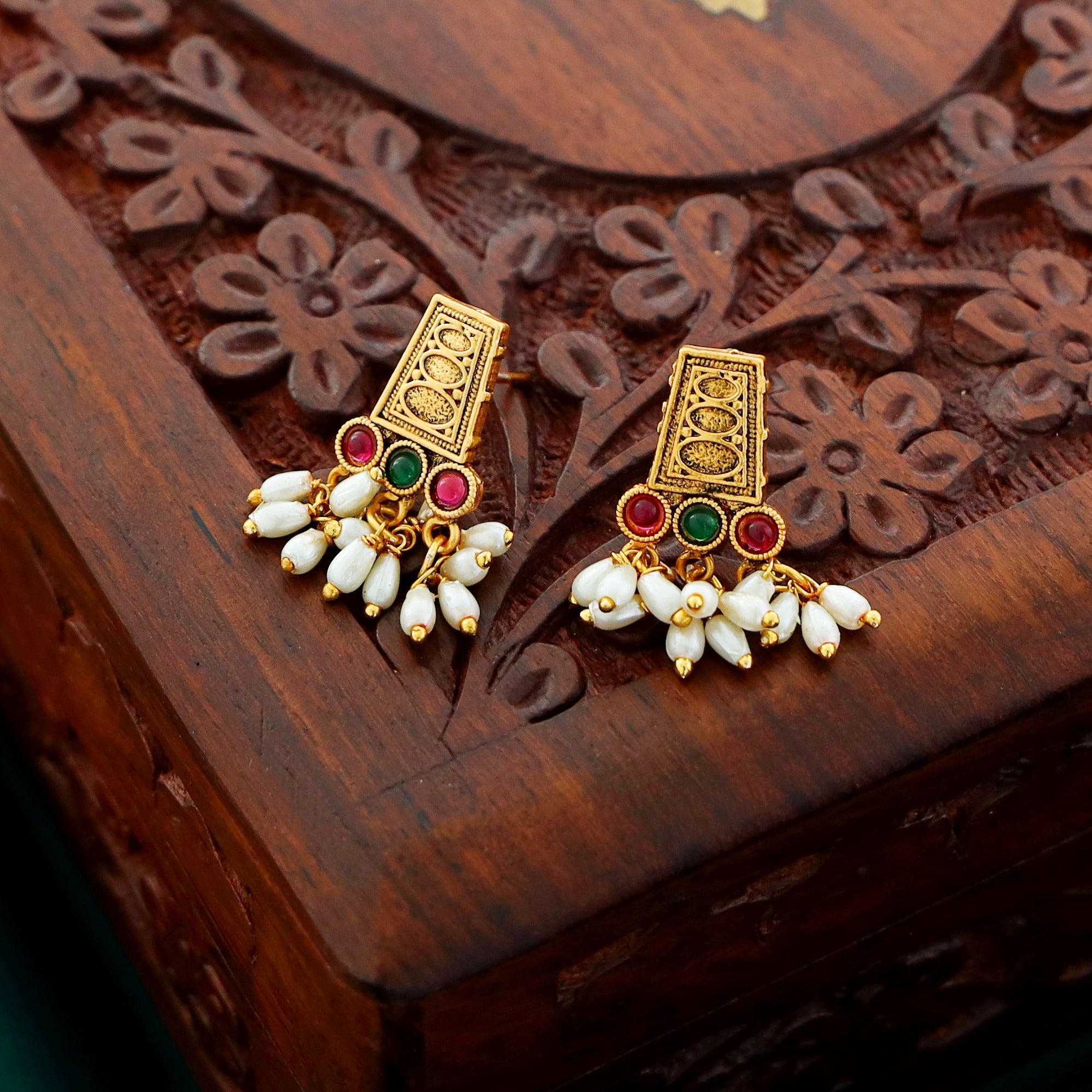 Anushka Rice Pearl Neckpiece With Earring