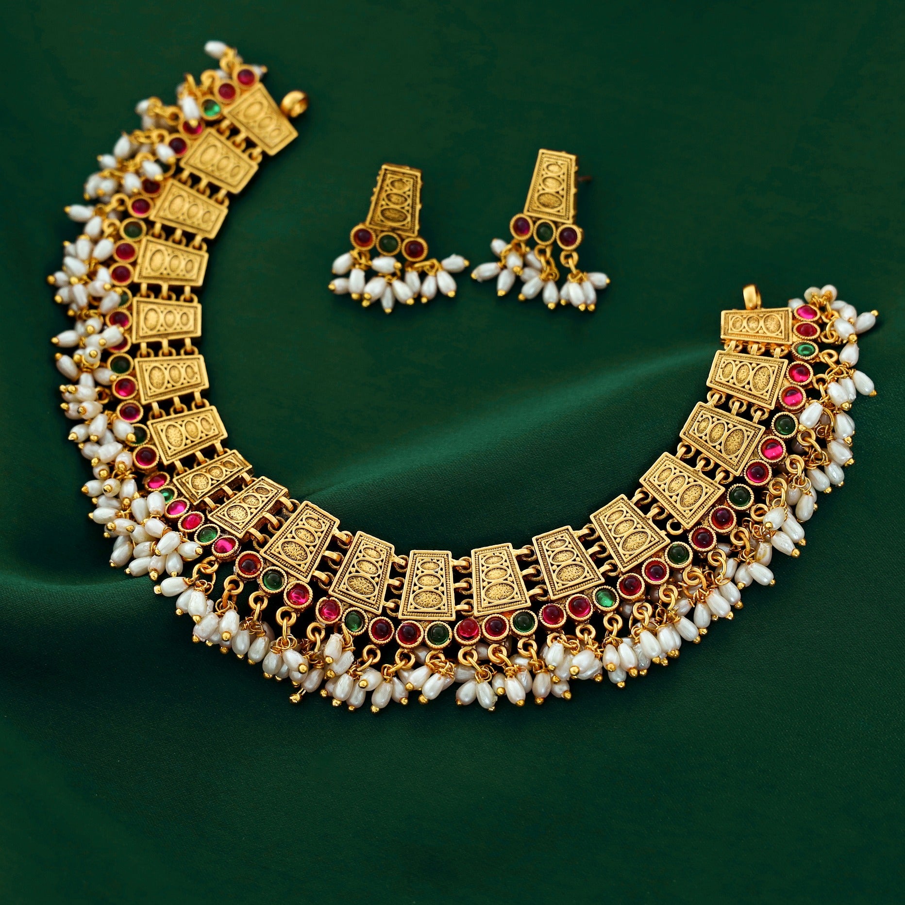 Anushka Rice Pearl Neckpiece With Earring