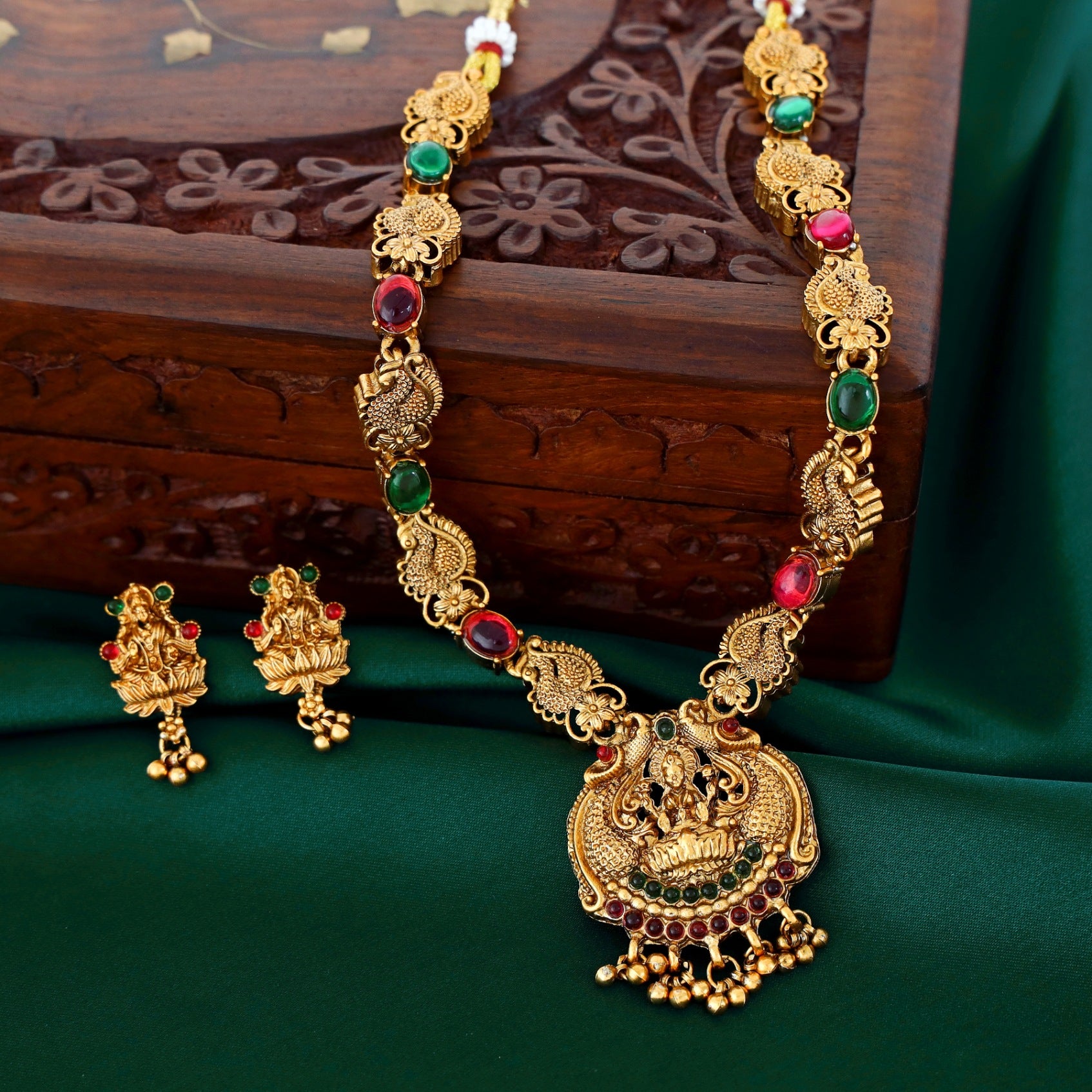 Padmakshi Lakshmi Neckpiece With Earring