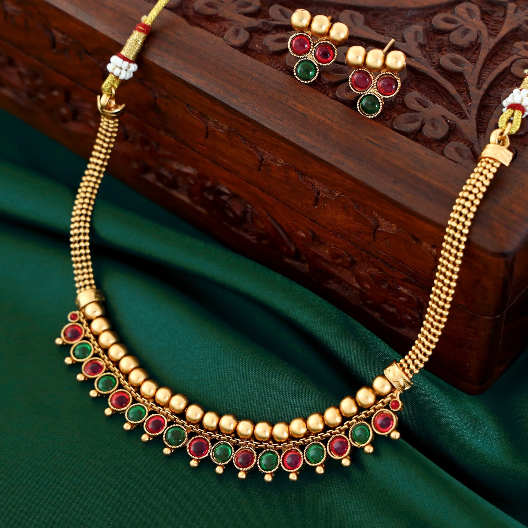 Aayushi Kemp Stone Short Neckpiece With Earring