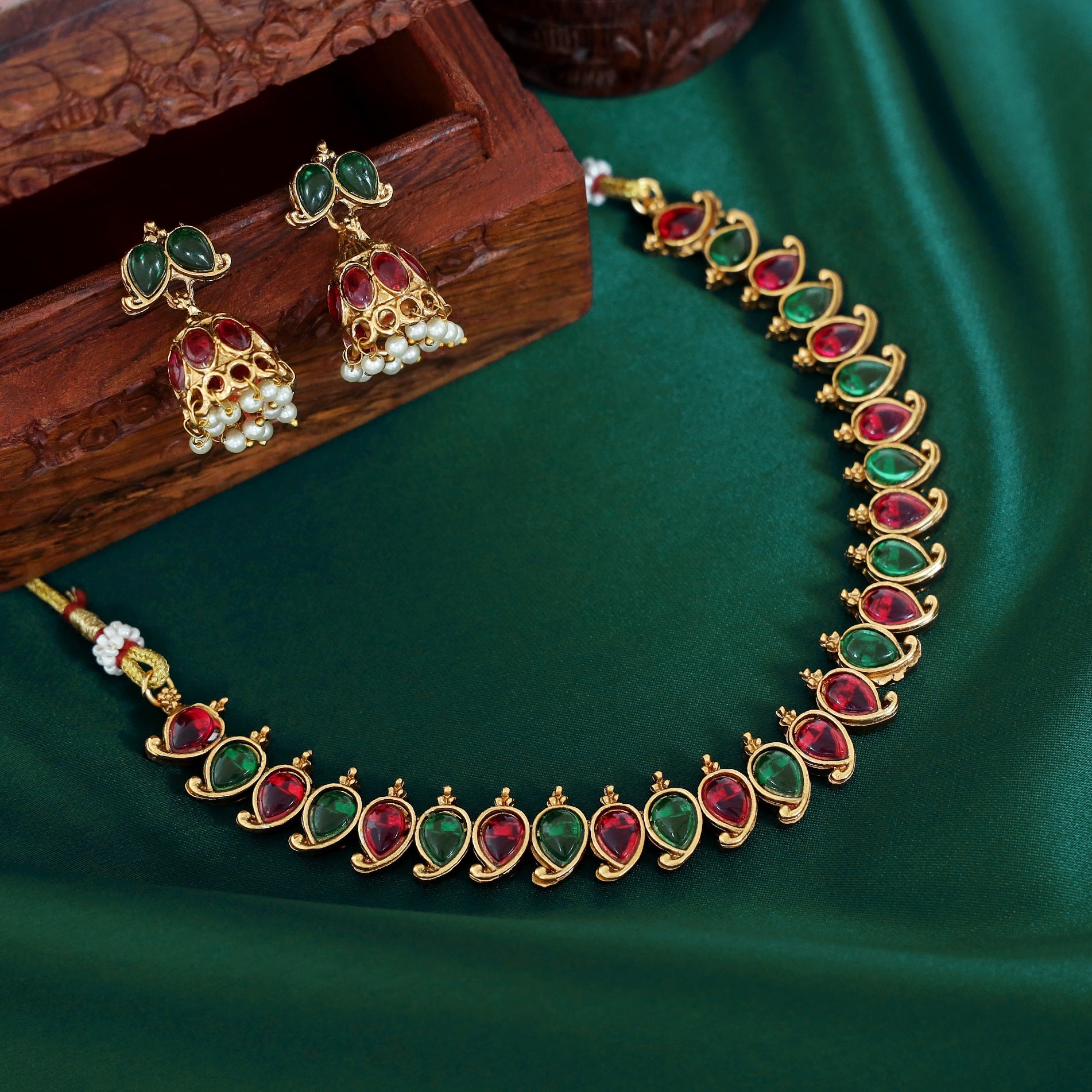 Tanishi Mango Stone Short Neckpiece With Jhumka