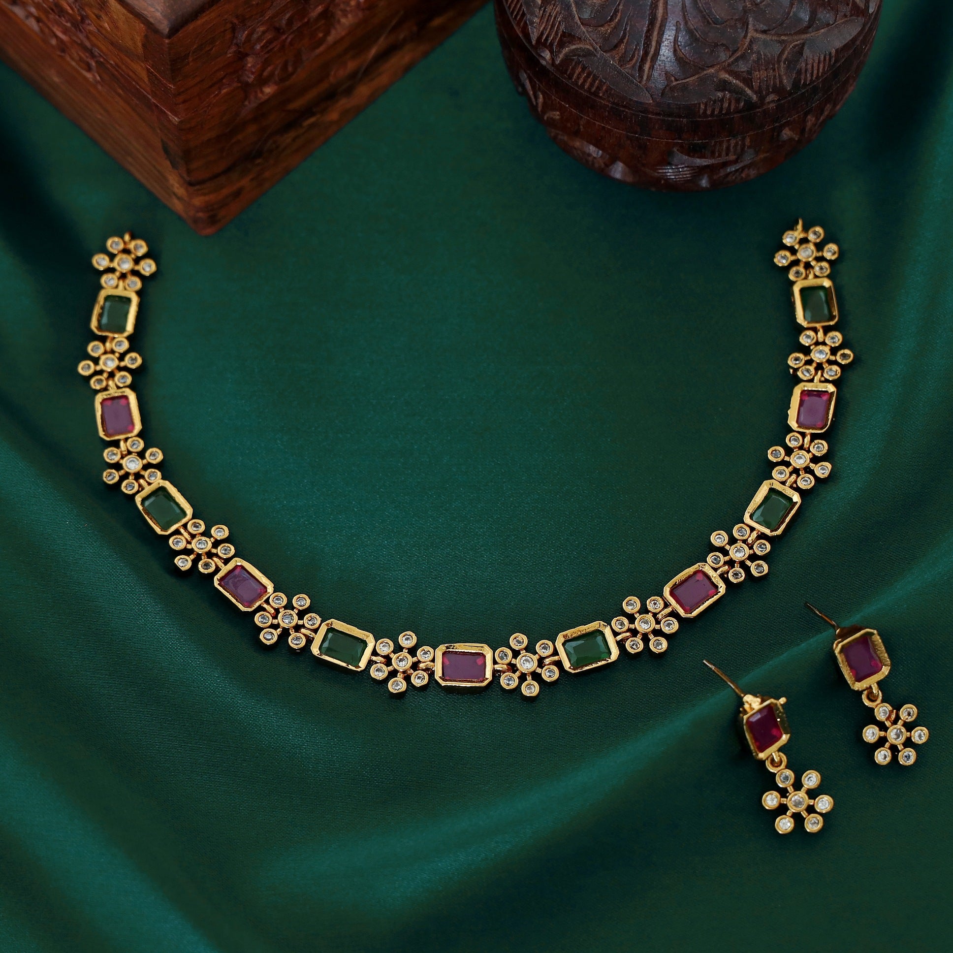 Gitashri Multicolourd Short Neckpiece With Earring