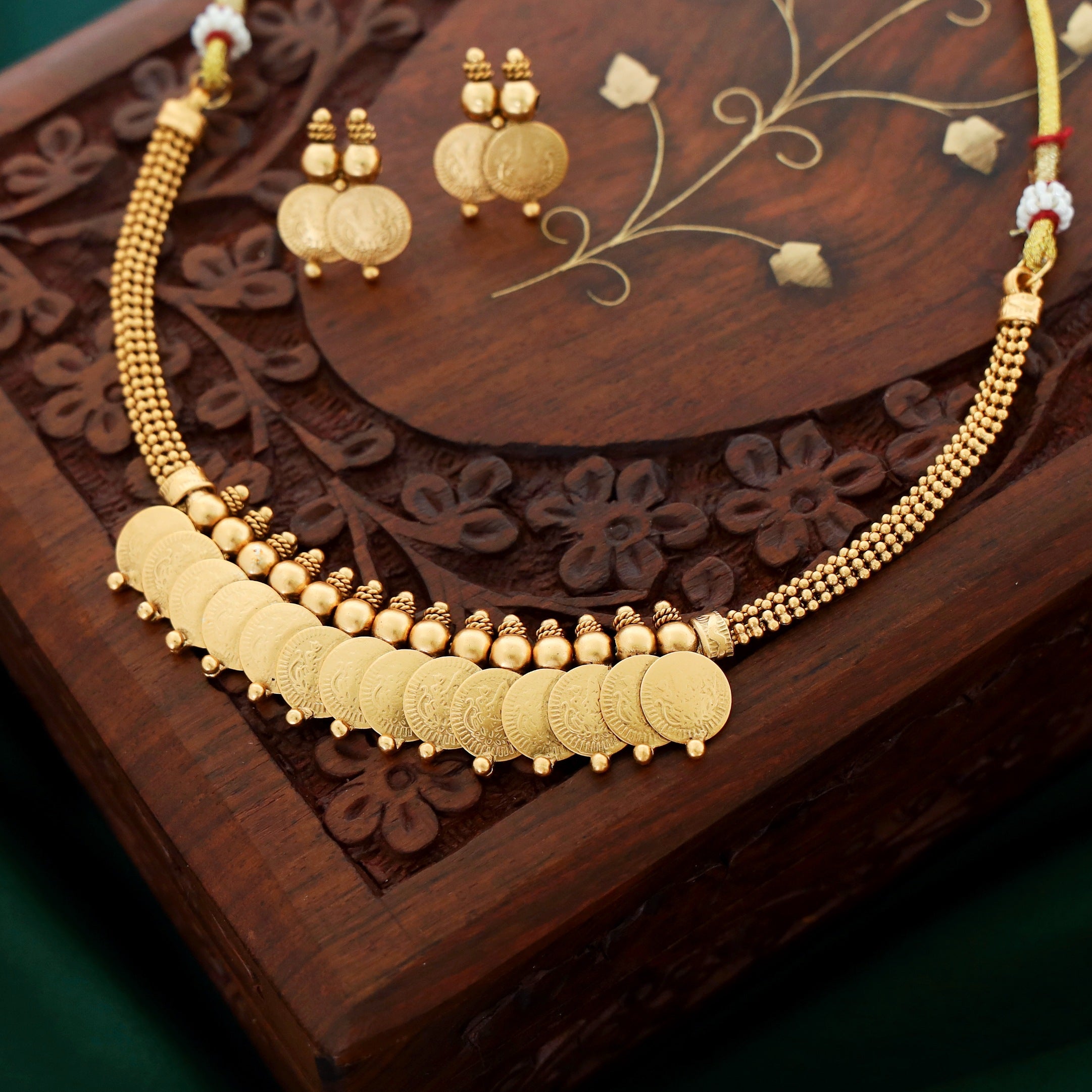 Lekshmi Devi Kashi Neckpiece with Earring