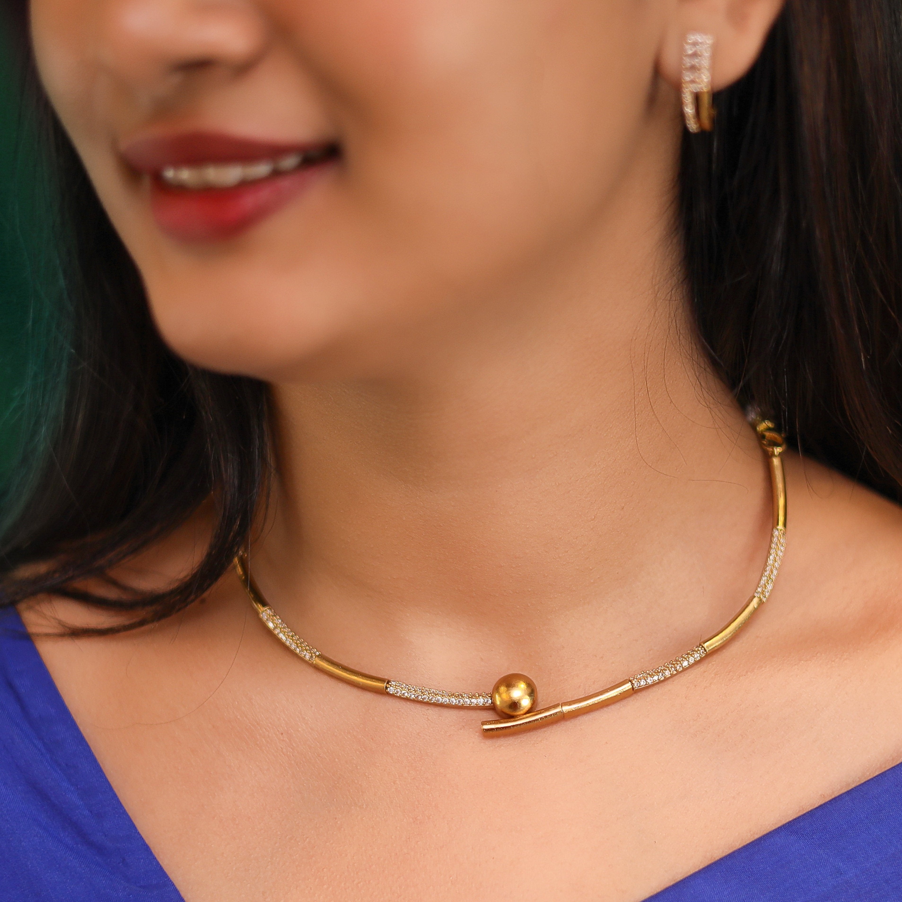 Hridya Golden Neckcuff With Earring